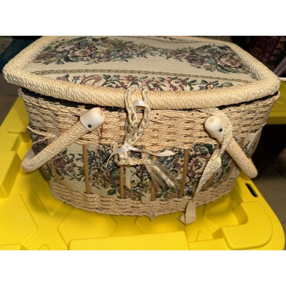 Woven Sewing Basket Thread Lot Bobbins Scissors Craft Storage Box Lid Floral
